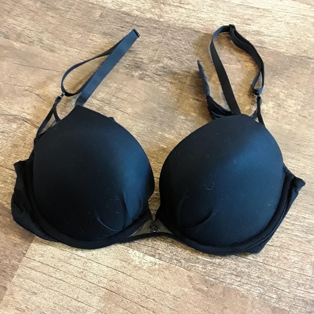 Victoria Secret Fabulous  plunge black bra size 34C